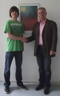 Florian Friedrich mit Urkunde zum Mathematik-Wettbewerb Rheinland-Pfalz 5/2011