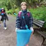 "Leibniz geht nach draußen" - 5d säubert Spielplätze - 22.5.13